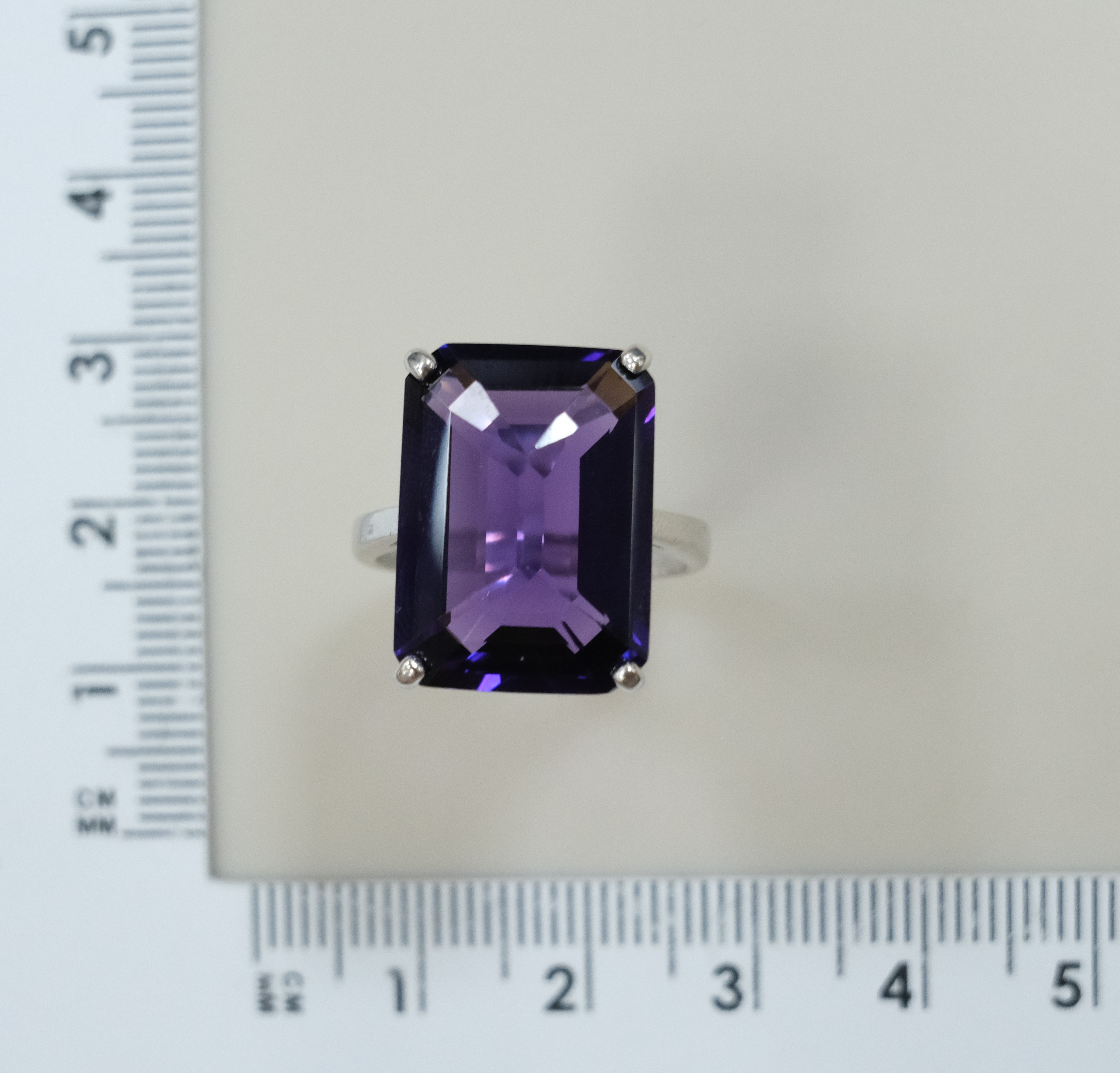 Серебряное кольцо с аметистом